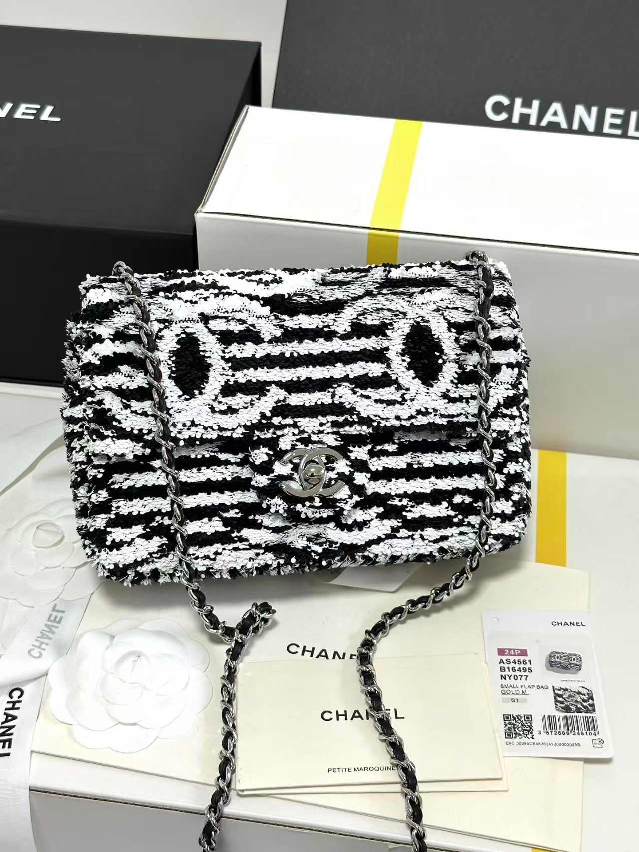 Ch*el sequin flap bag 14x21x8cm