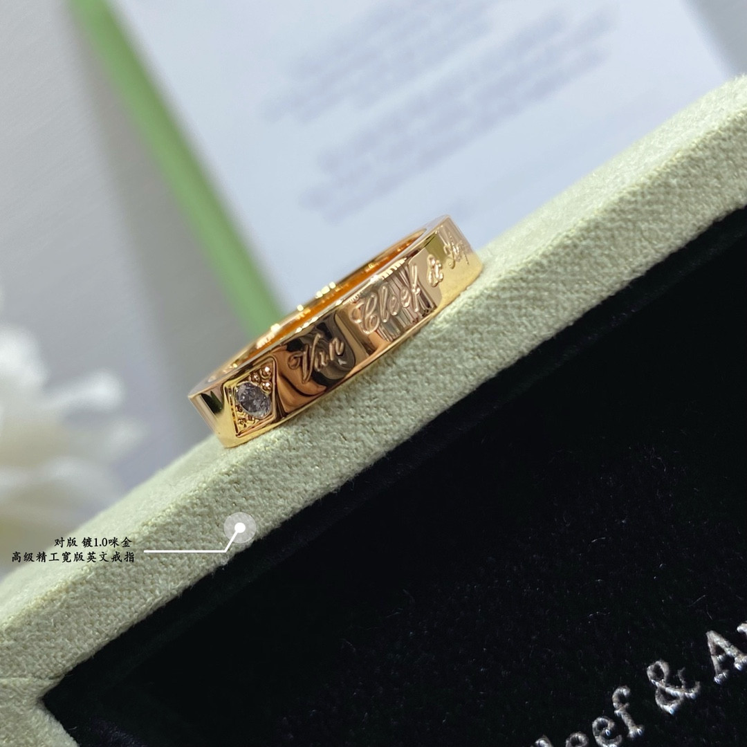 V*N CL*F & arpels narrow english ring