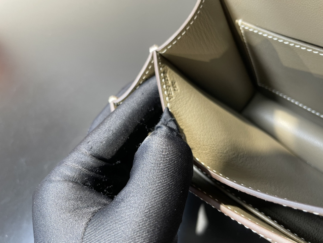 H**mes constance 24 epsom leather silver hardware  9.4"x5.9"x3"