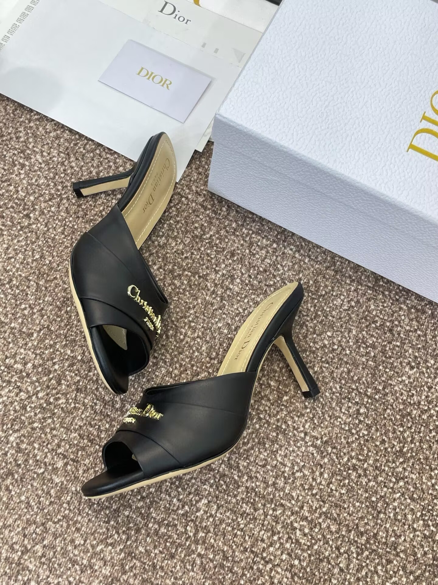 ua D*or heeled slide