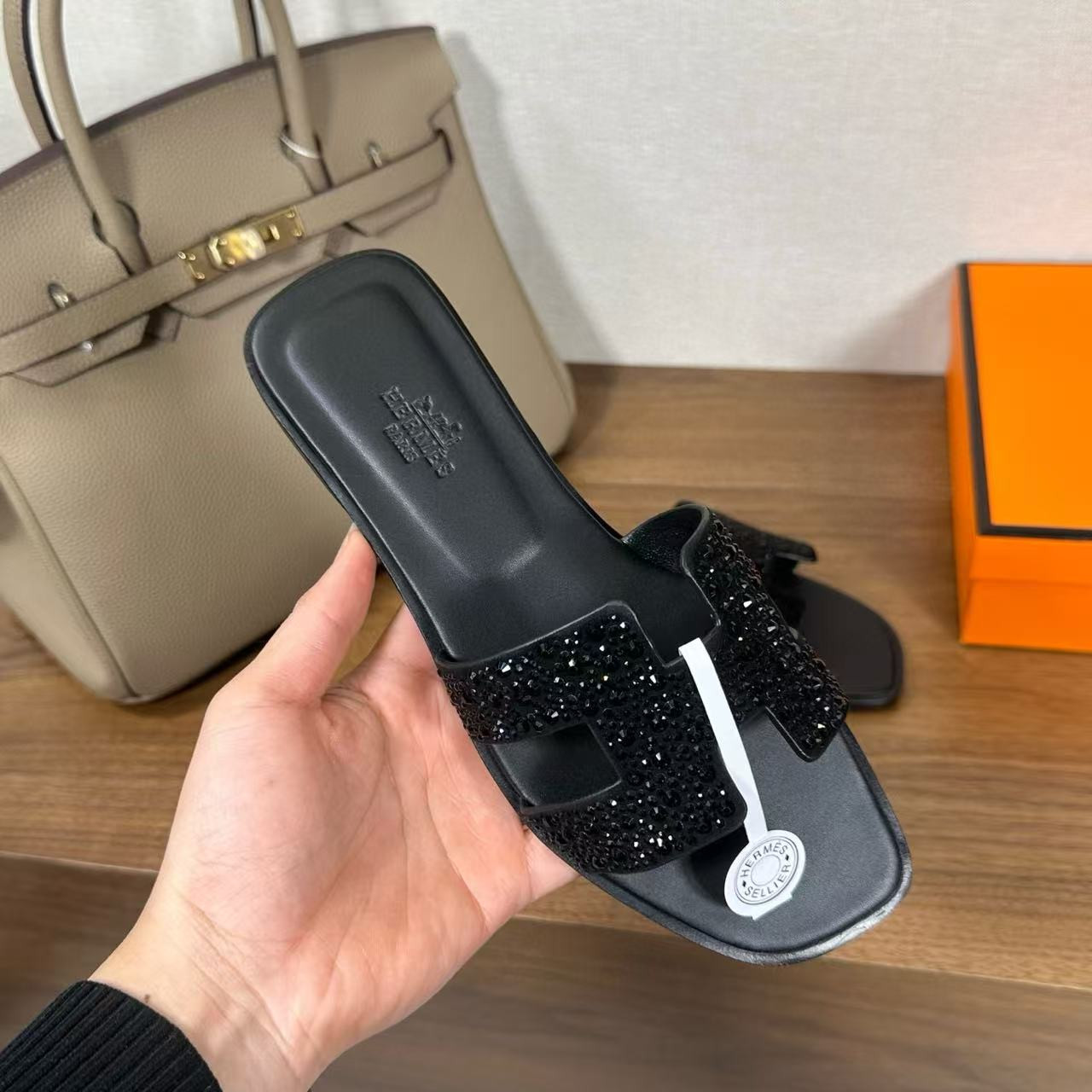 ua H**me5 oran sandal