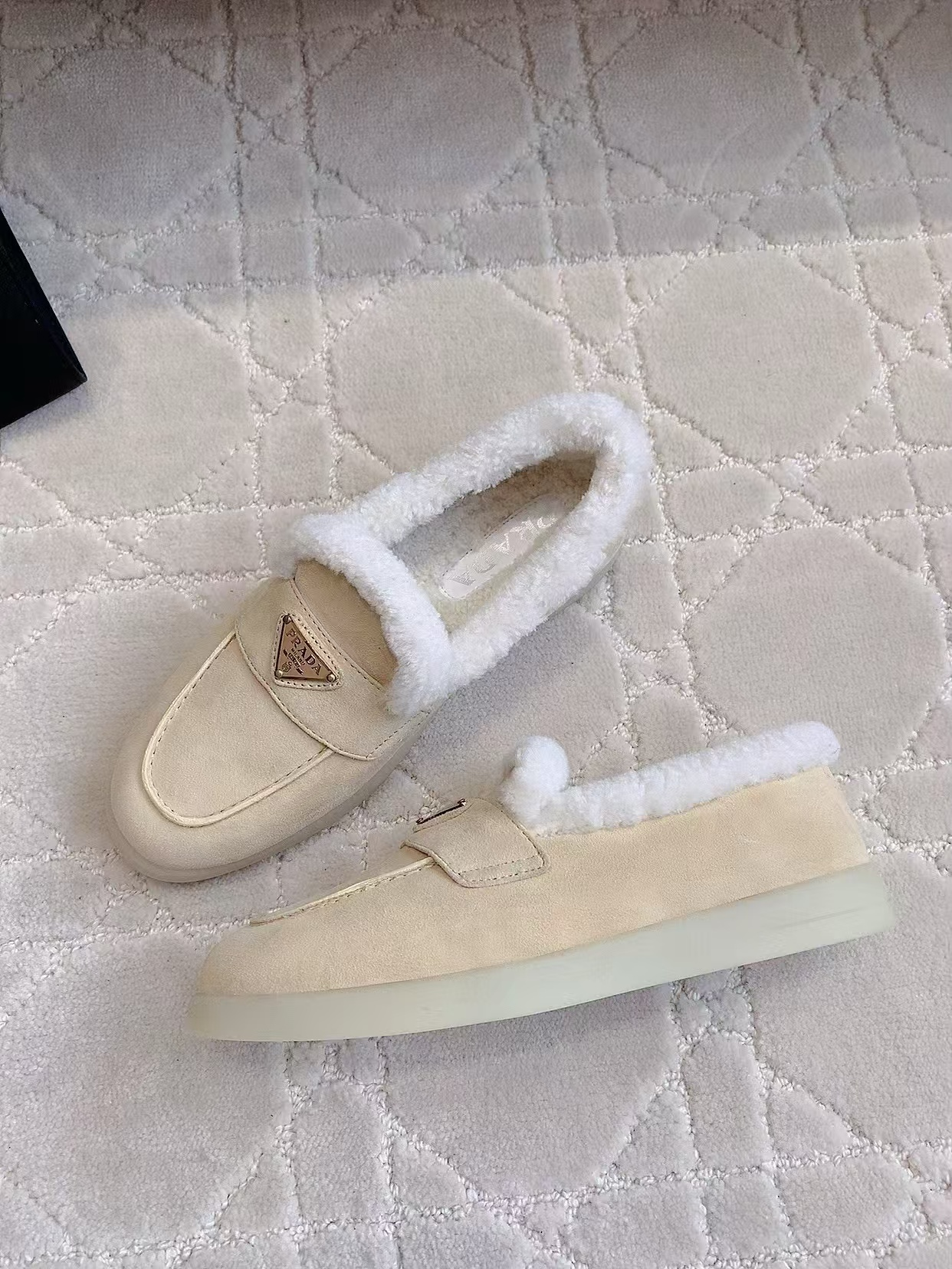 ua Pra*a suede slides