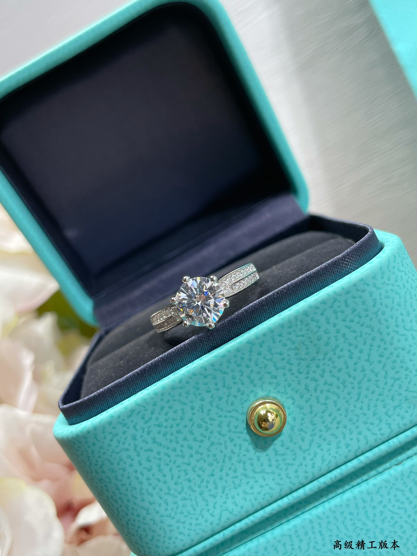 t*f*ny & co. setting 2 carat Di*m*nd ring with star motif ag925