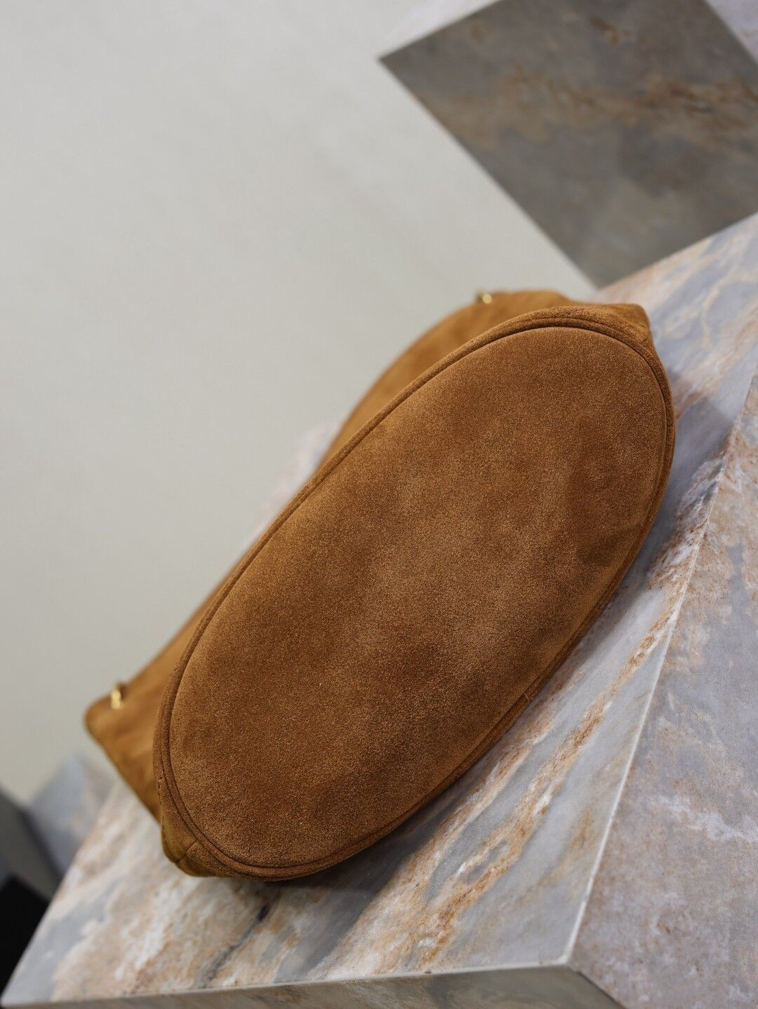 y*l niki S*pple bucket in suede 33x16x40cm