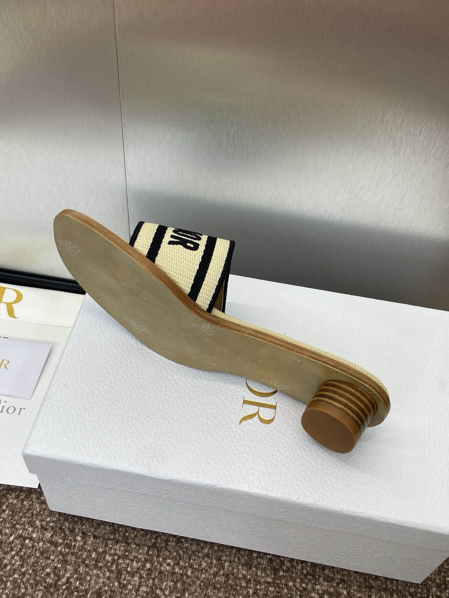 ua D*or dway heeled slide