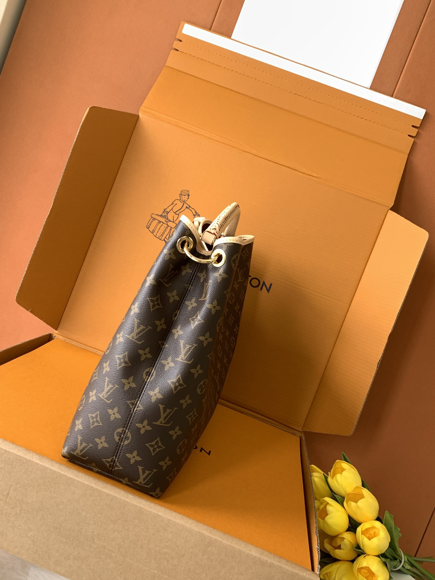 LV Again M25877 53x30x15.5cm