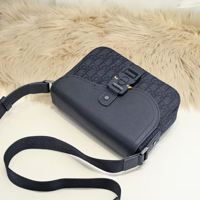 D*or saddle messenger bag with flap 23 x18 x6cm