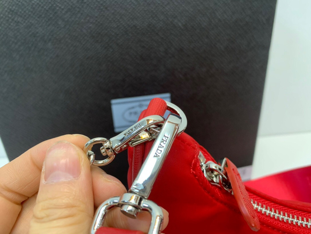 Pra*a re-edition 2005 re-nylon bag red