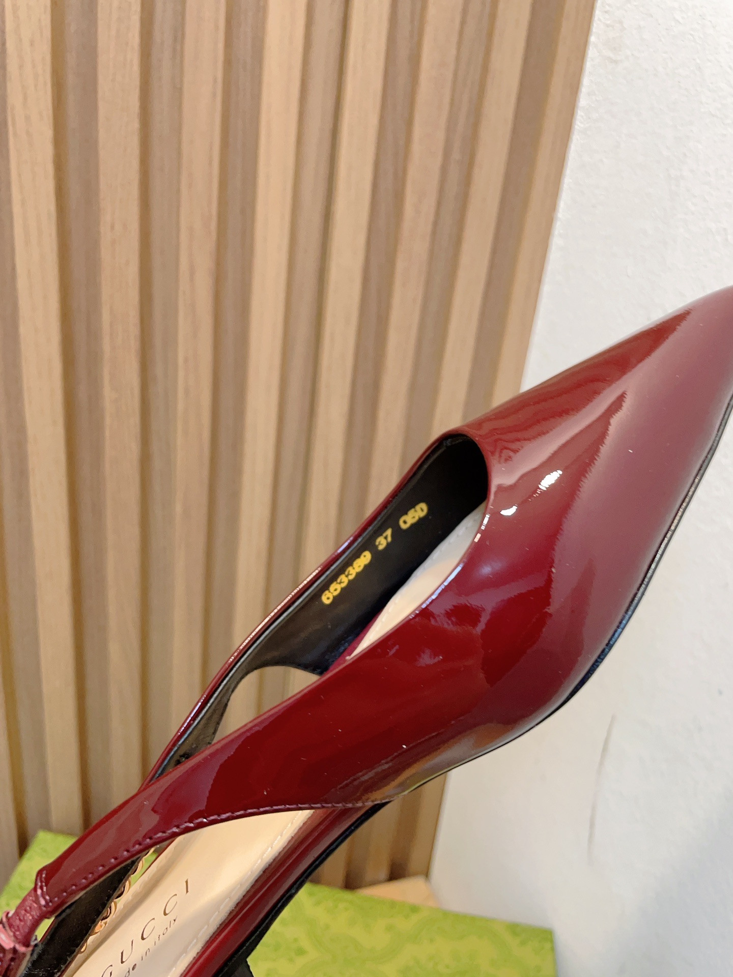 G*u*i signoria slingback pump flat shoes