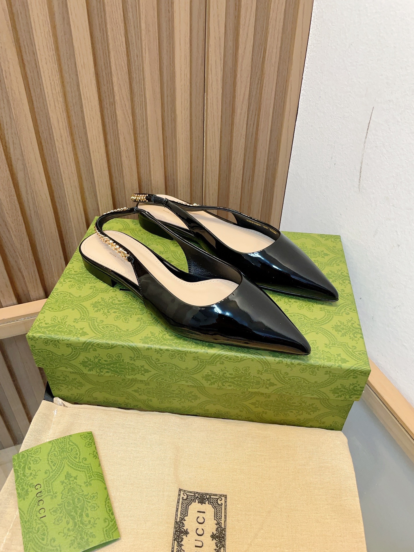 G*u*i signoria slingback pump flat shoes