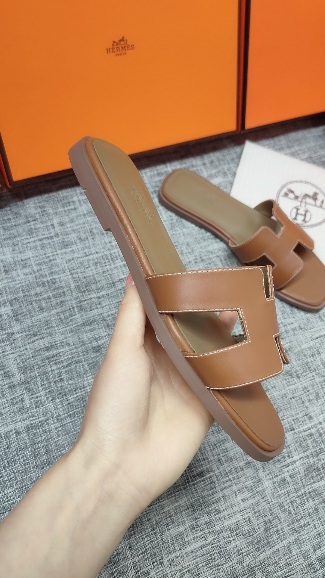 ua H**me5 oran sandal