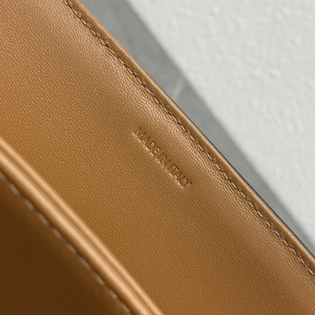 Ce**e triomphe bag 22x16.5x7cm