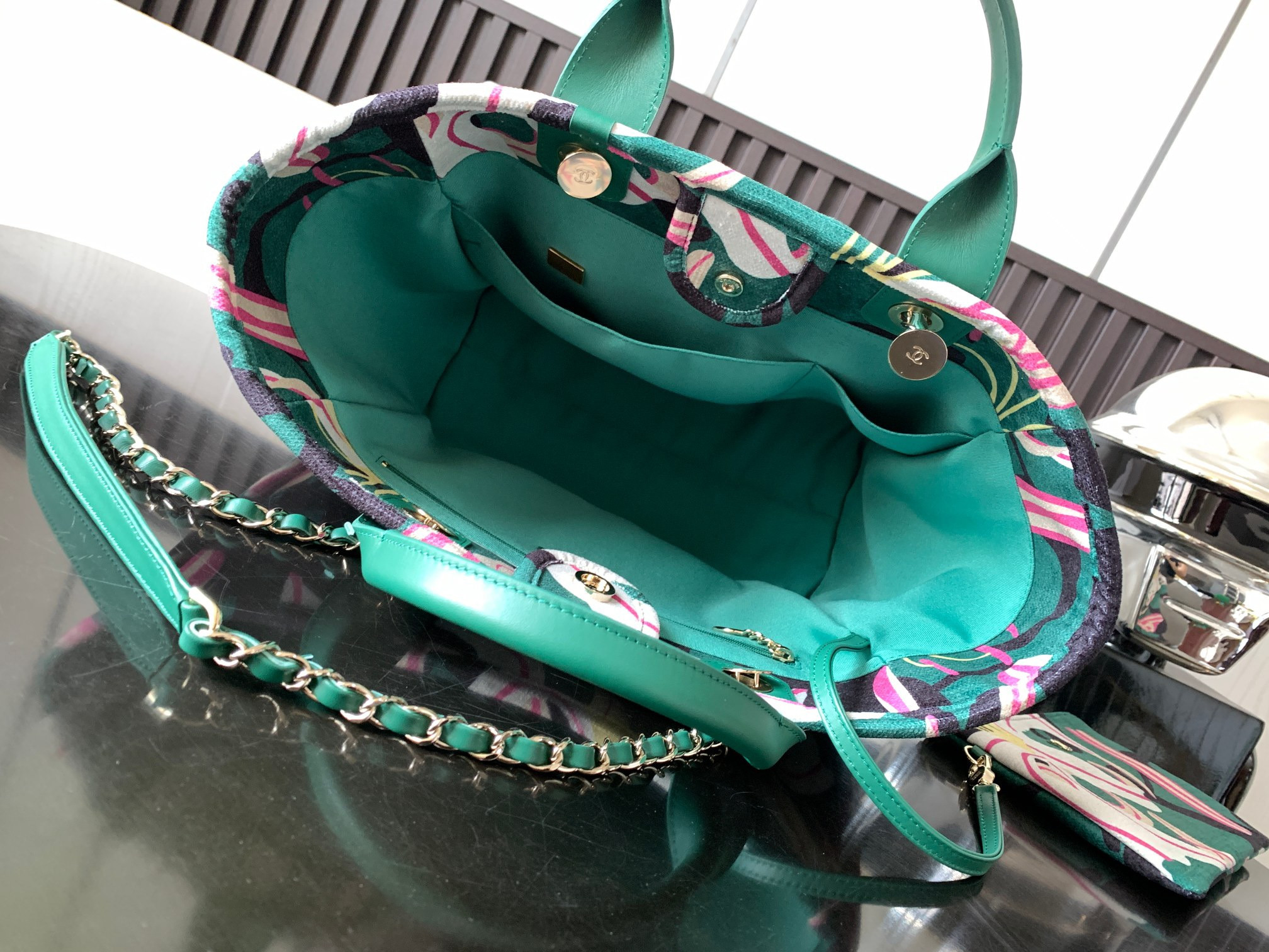 Ch*el shopping bag 35x27x16cm (bag opening 41cm)