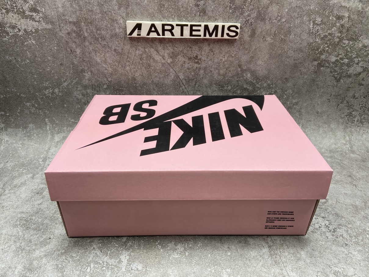 Nike SB Dunk Low Raygun Home