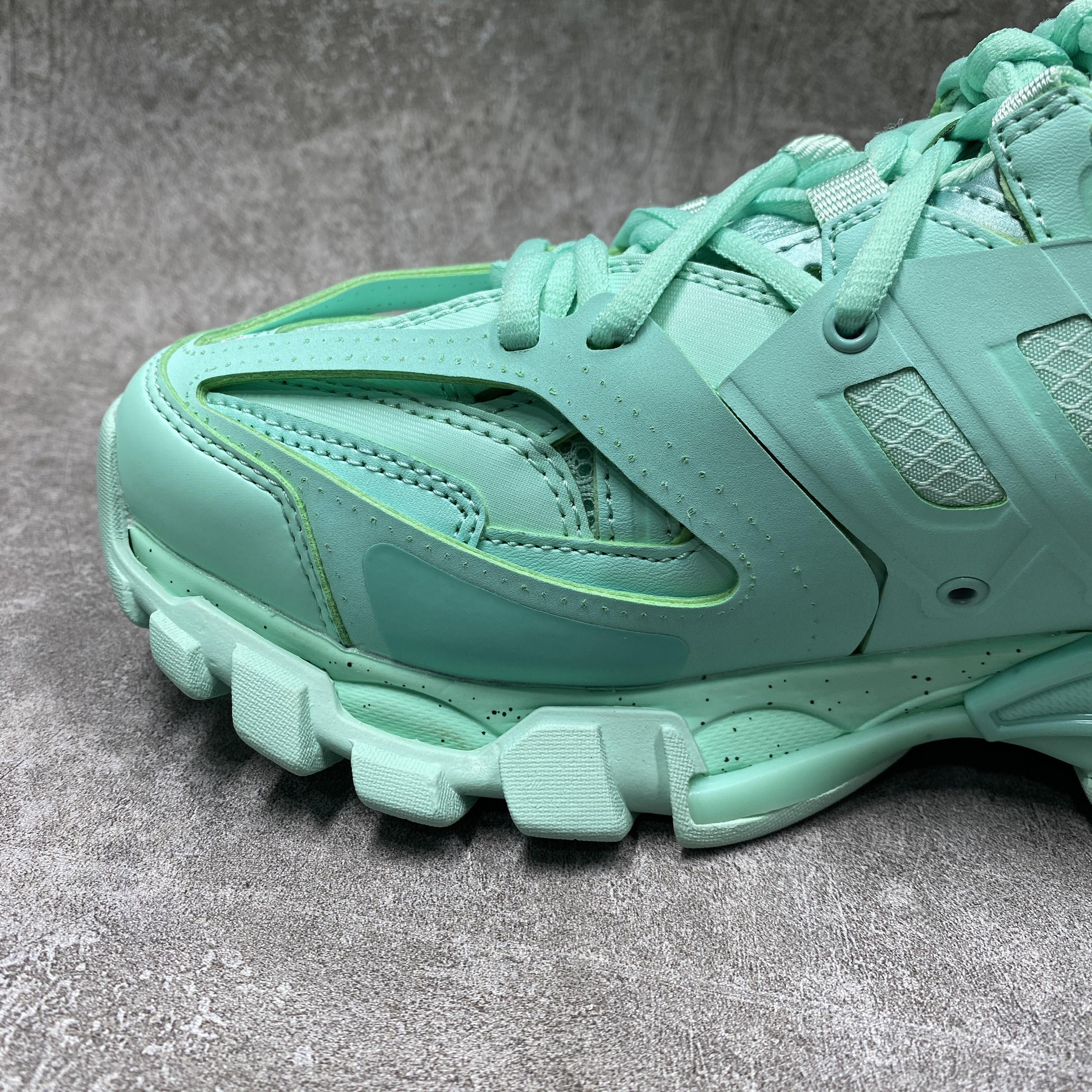 Balenciga Wmns Track Trainer Light Blue