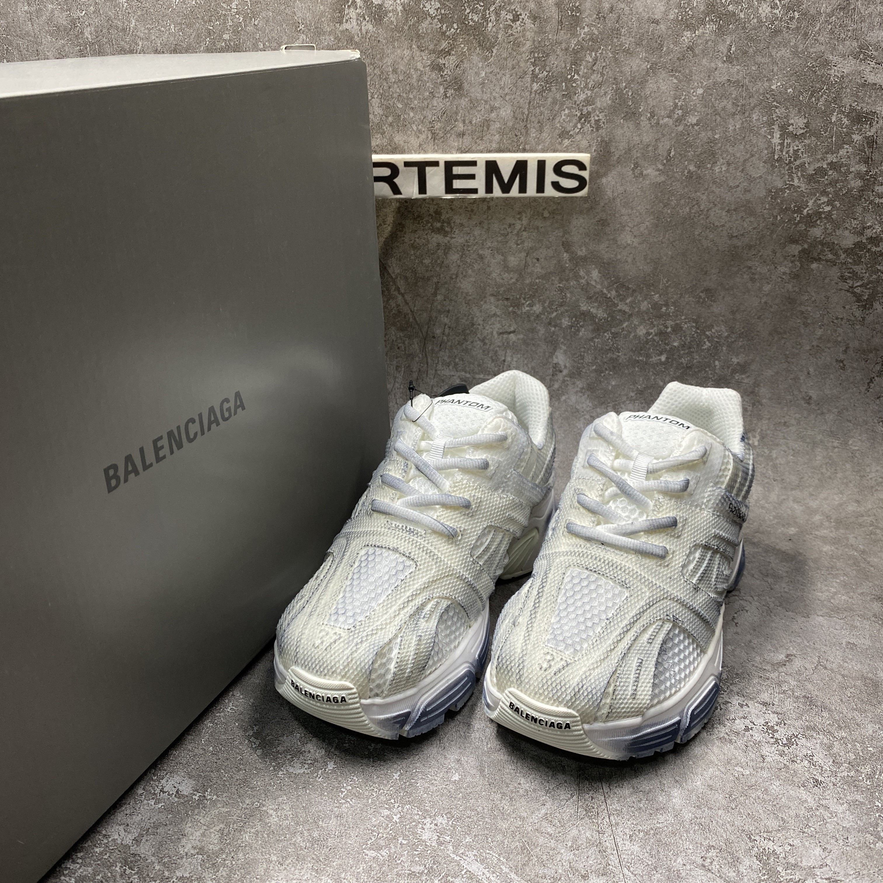 Balenciga Phantom Trainers Washed White