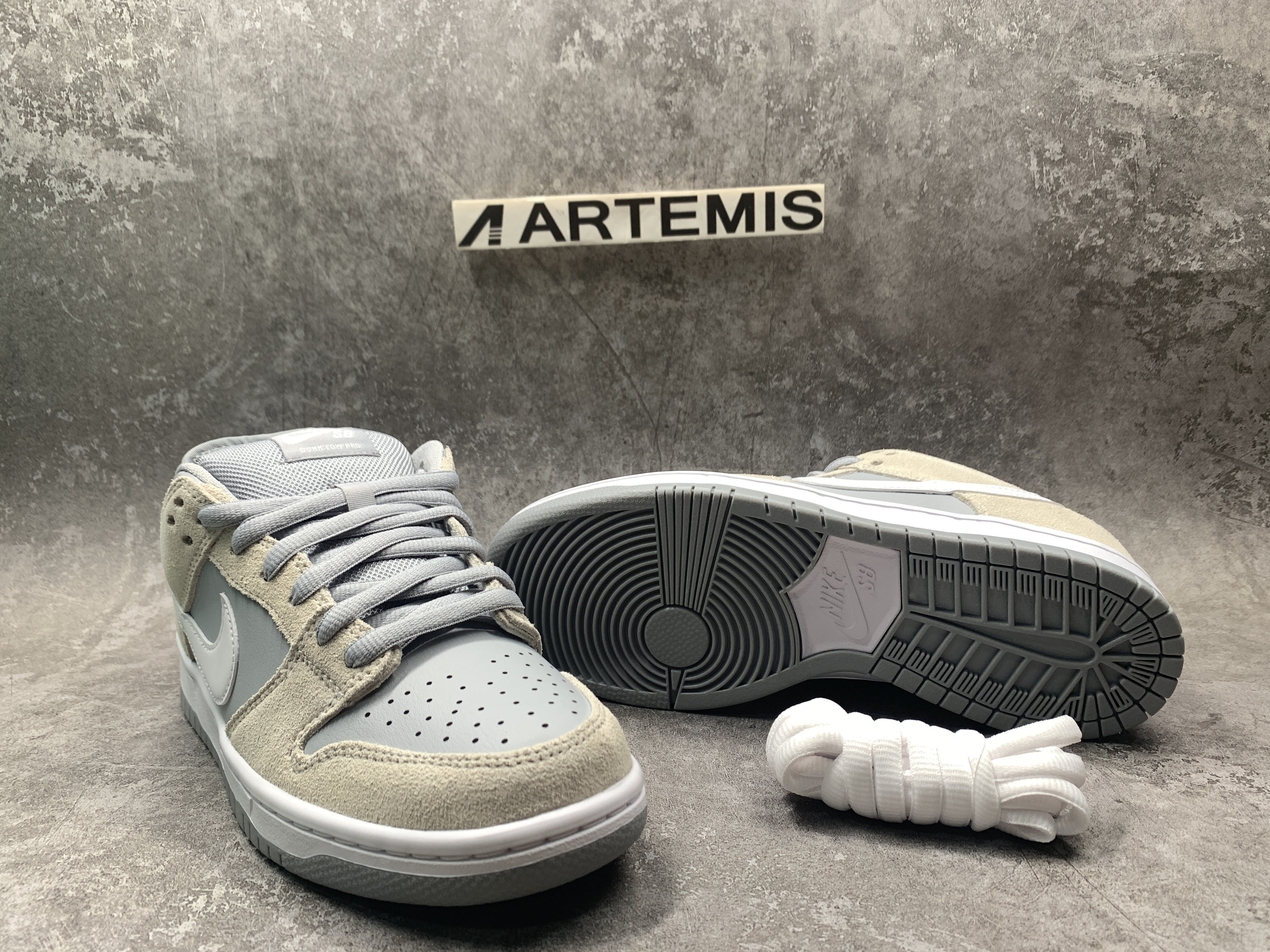 Nike SB Dunk Low Summit White Wolf Grey