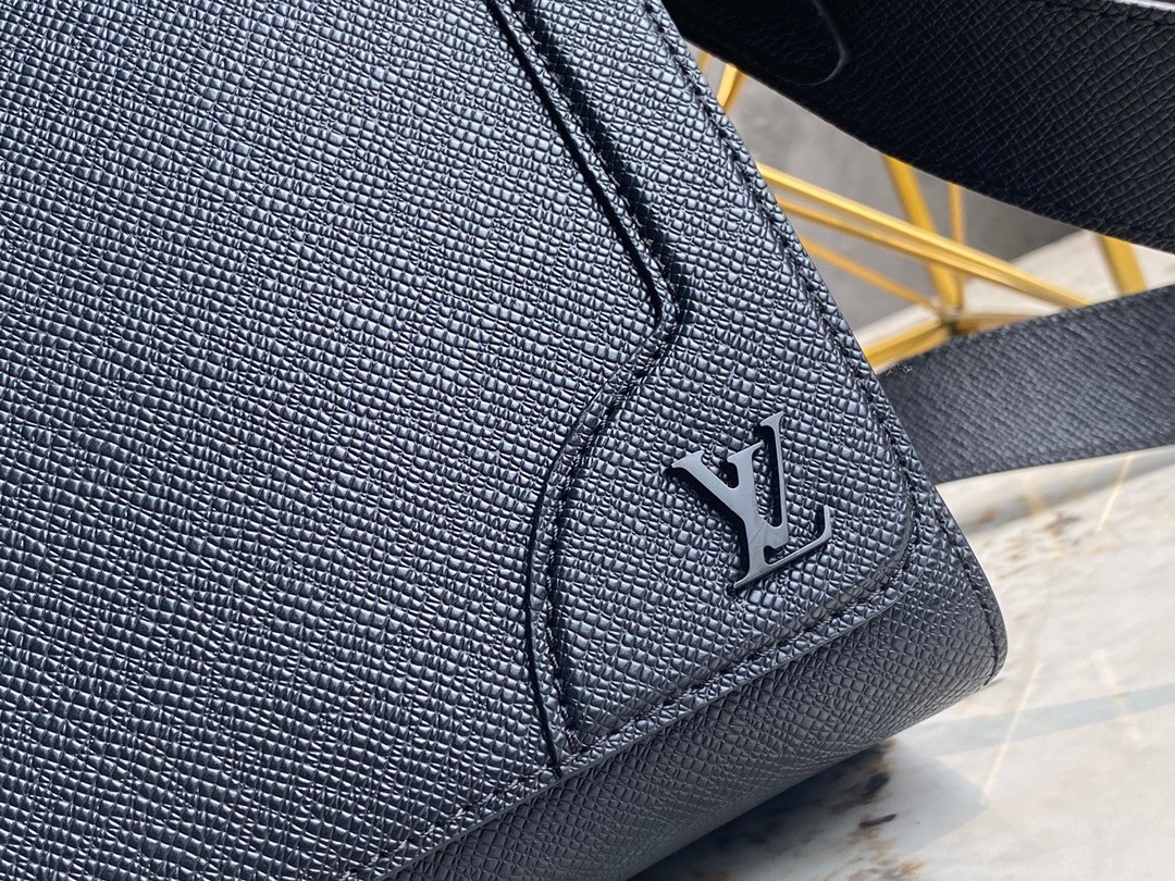 LV NEW FLAP MESSENGER M30807
