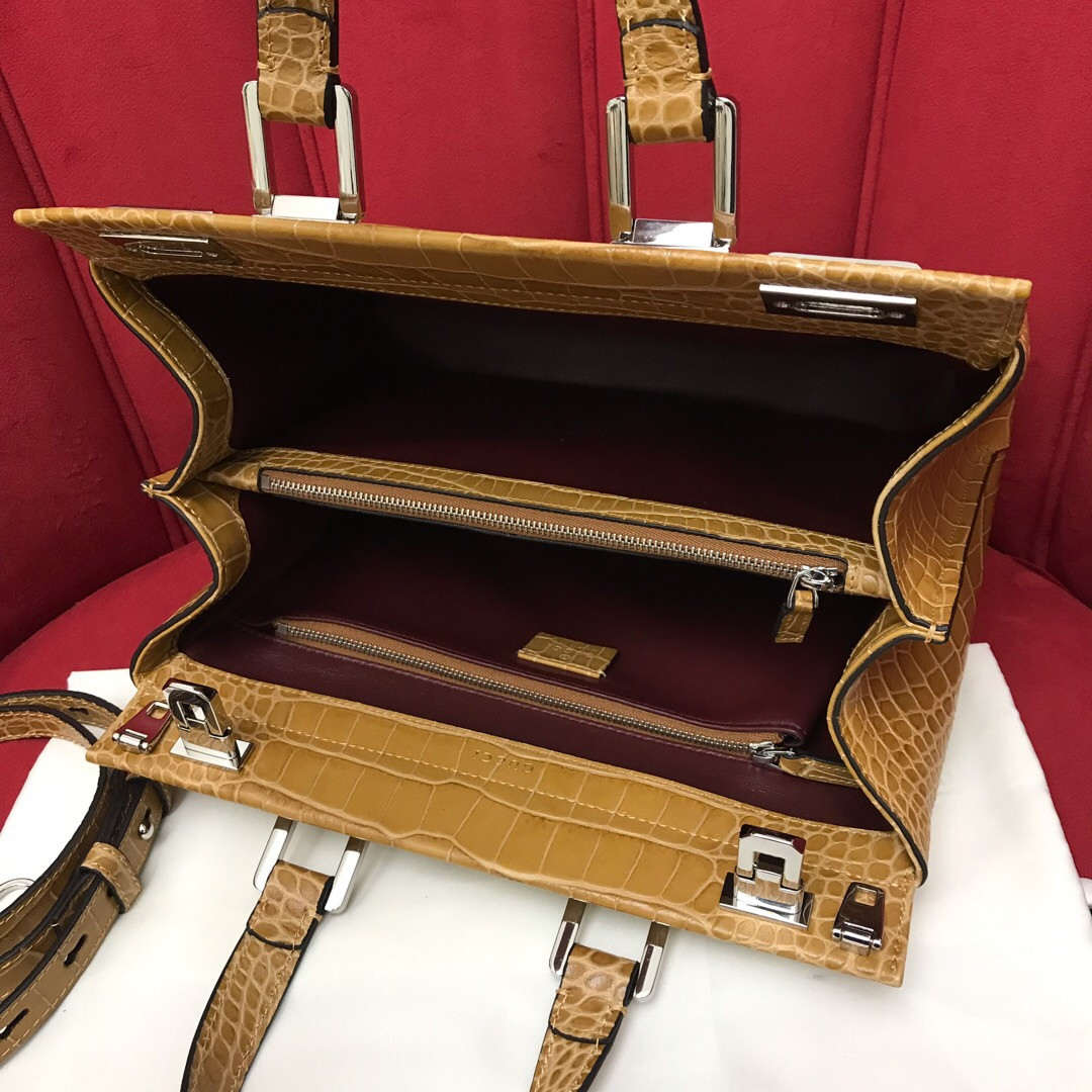 G*u*i zumi leather medium top handle bag