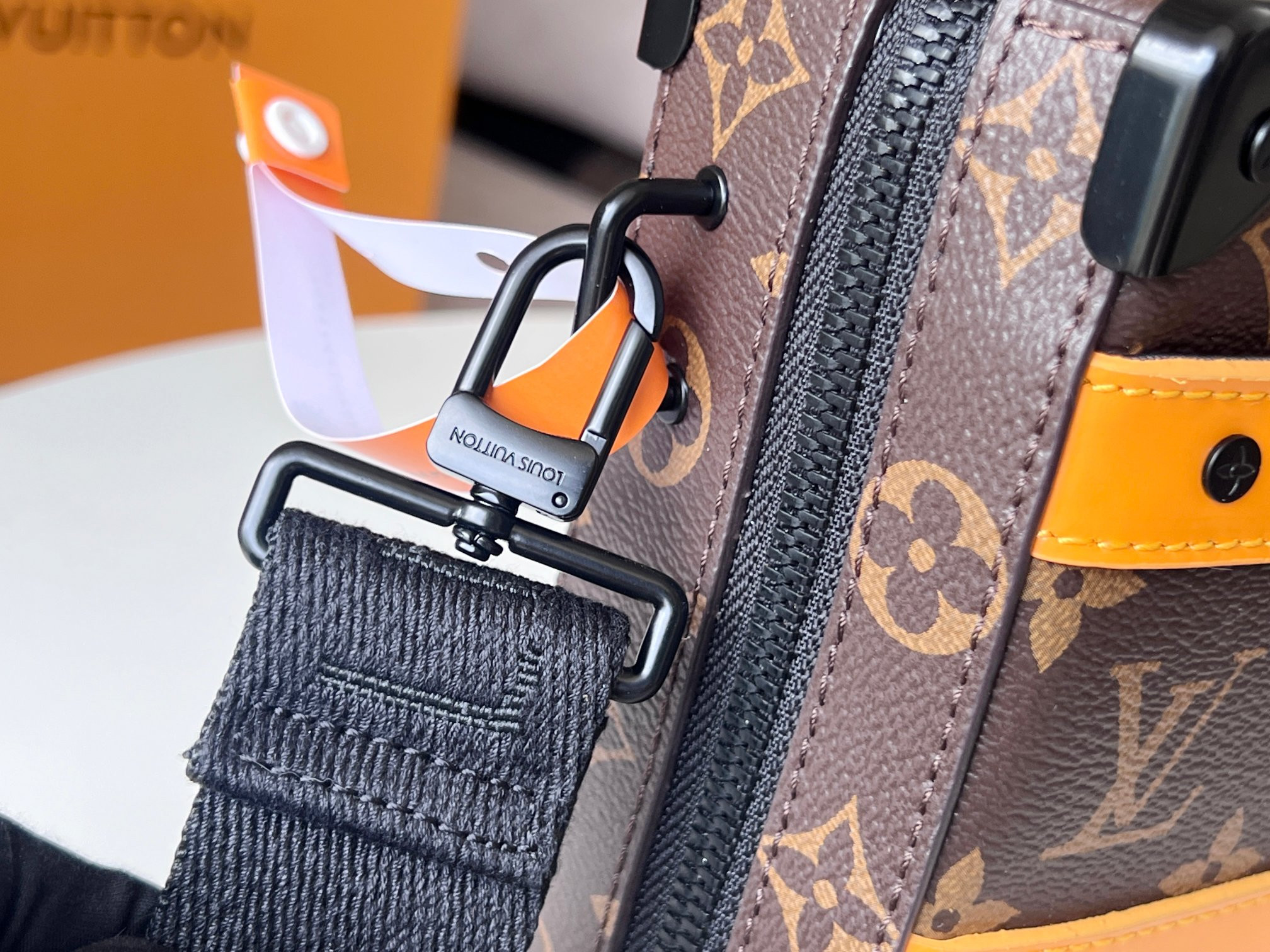 LV  Handle Soft Trunk M46689 21.5x15x7cm