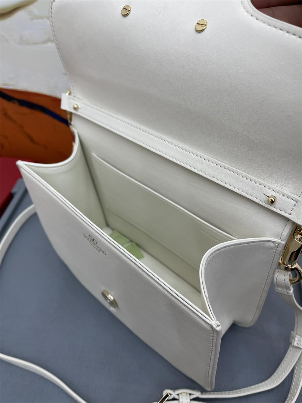 Va1e*ntin0 garavani locÒ calfskin shoulder small bag with white hardware 22 x 16  x 7 cm