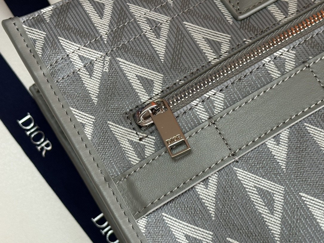 D*or safari tote bag gray in grained calfskin 15.5 x 14 x 4.5 inches