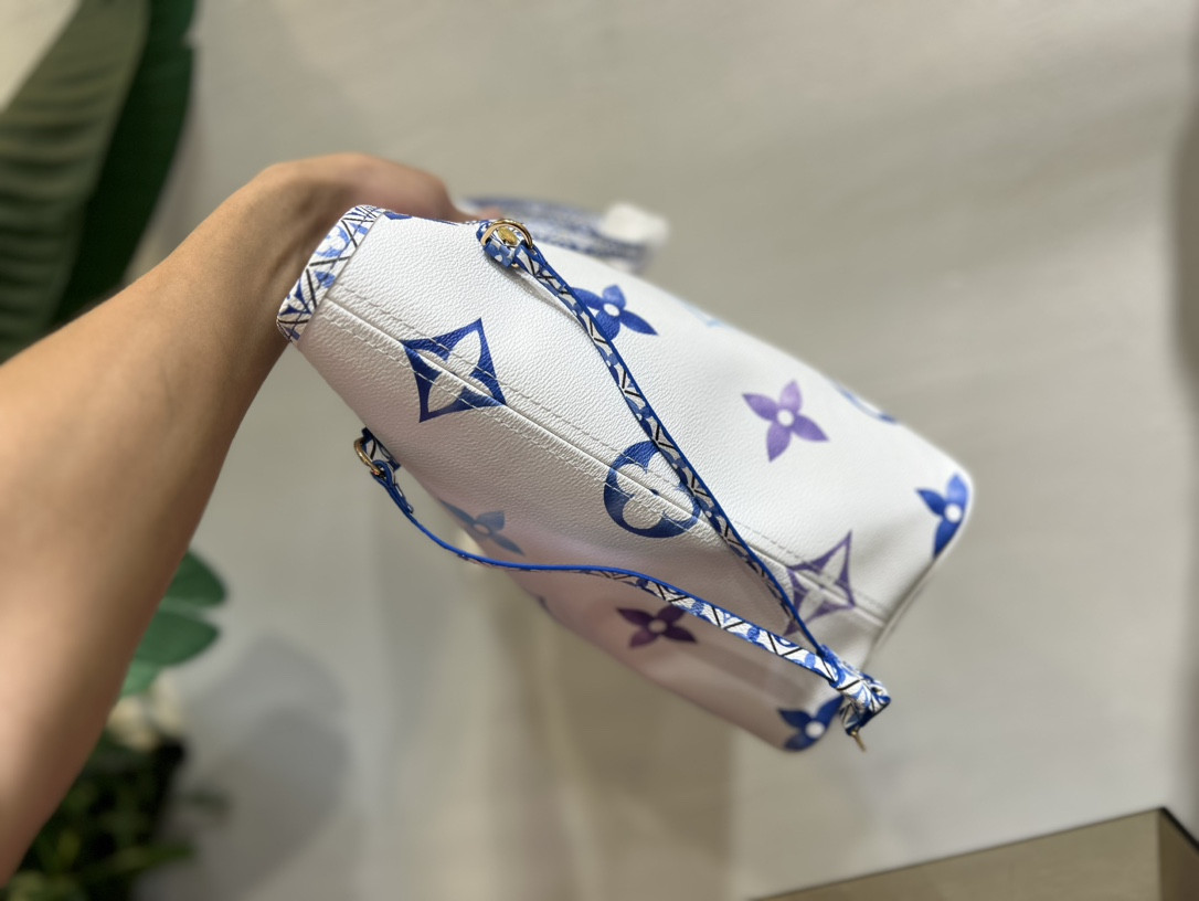 LV M22979  Neverfull MM 12.6 x 11.4 x 6.7 inches Without Box