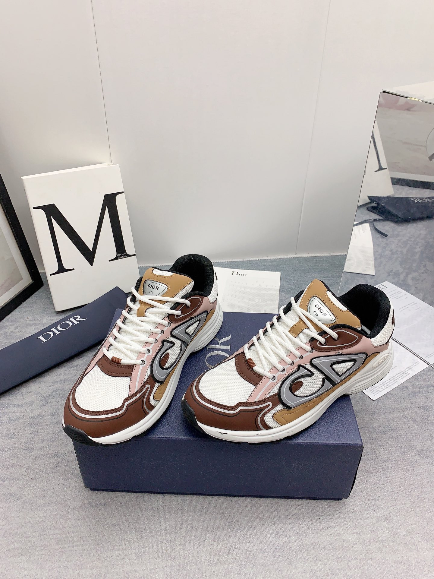 ua D*or b30 white brown beige