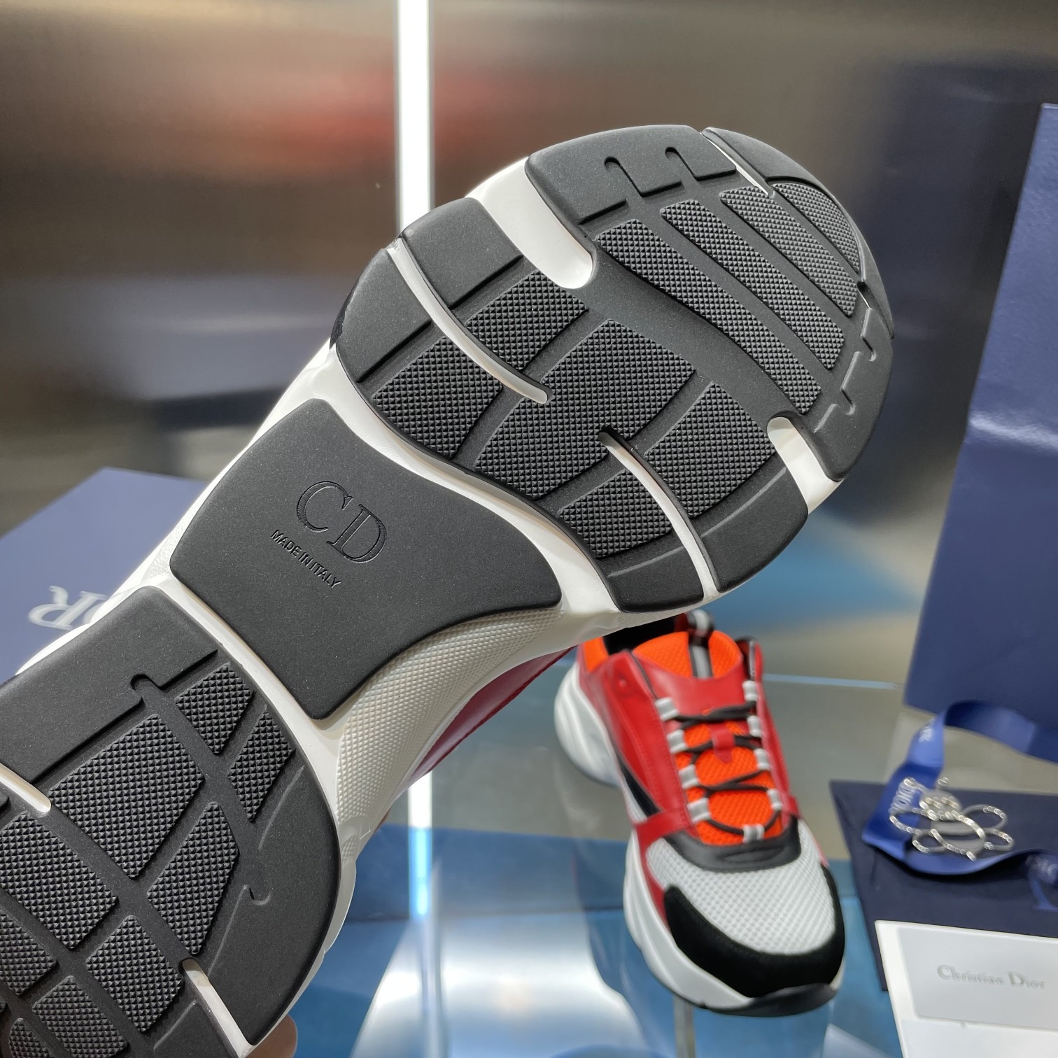 ua D*or b22 red sneaker