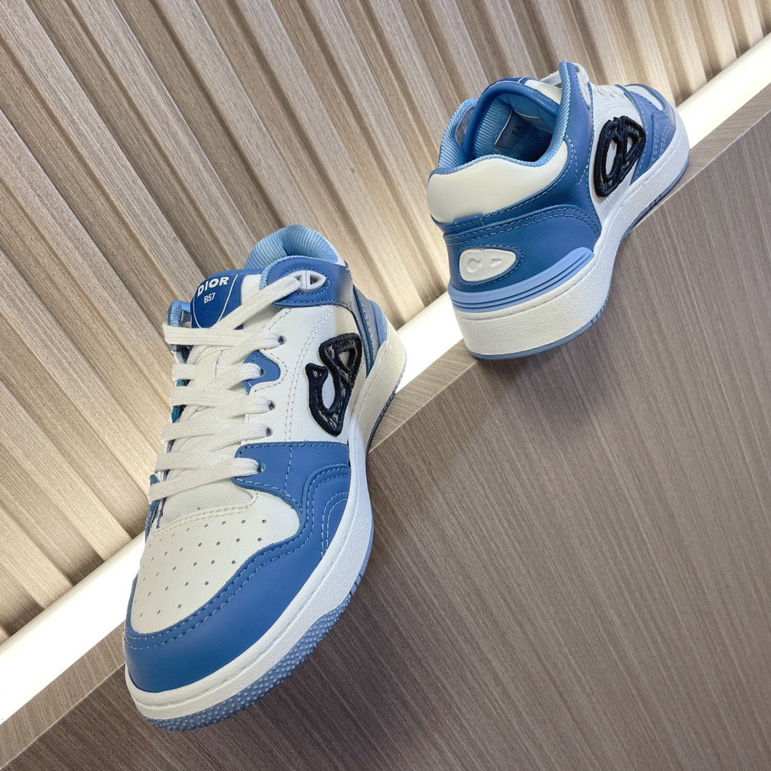 ua D*or b57 low-top sneaker light blue and white