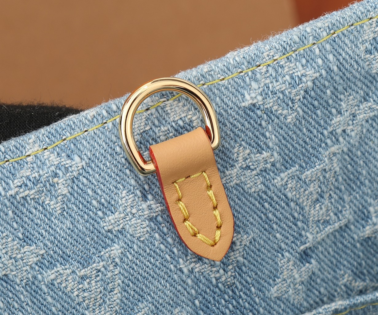 LV Let Go PM M42897  11 x 9.1 x 4.1 in