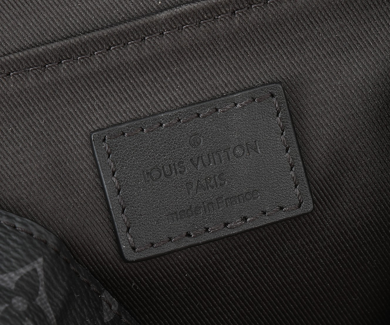 LV Nano Steamer M82774  5.9 x 7.1 x 2.8 in