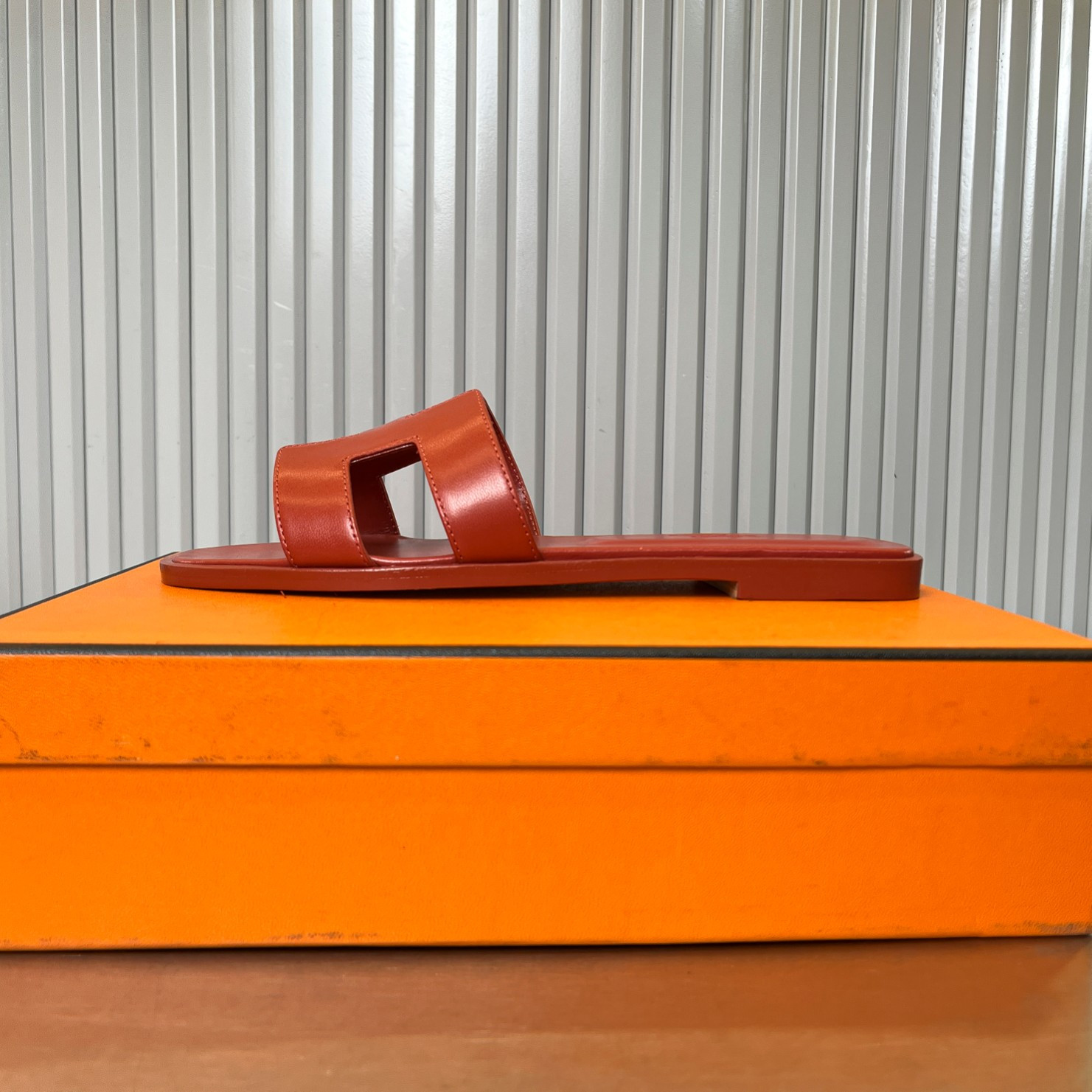 ua H**me5 oran sandal