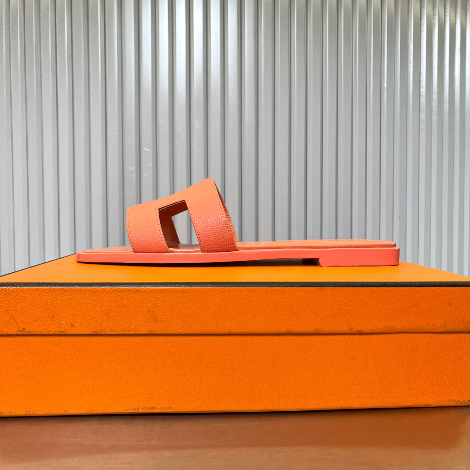 ua H**me5 oran sandal