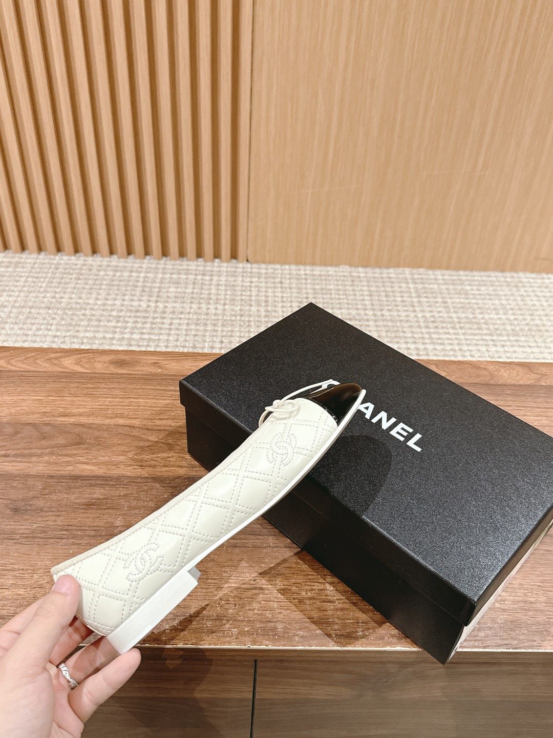 ua Ch*el ballet flats