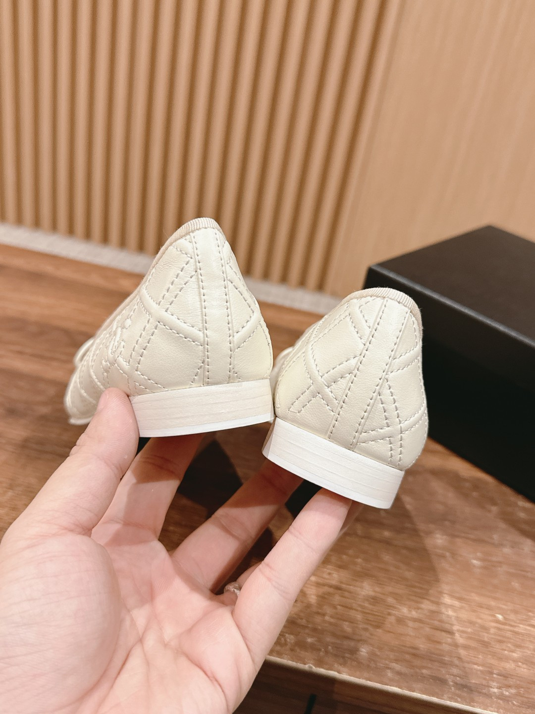 ua Ch*el ballet flats