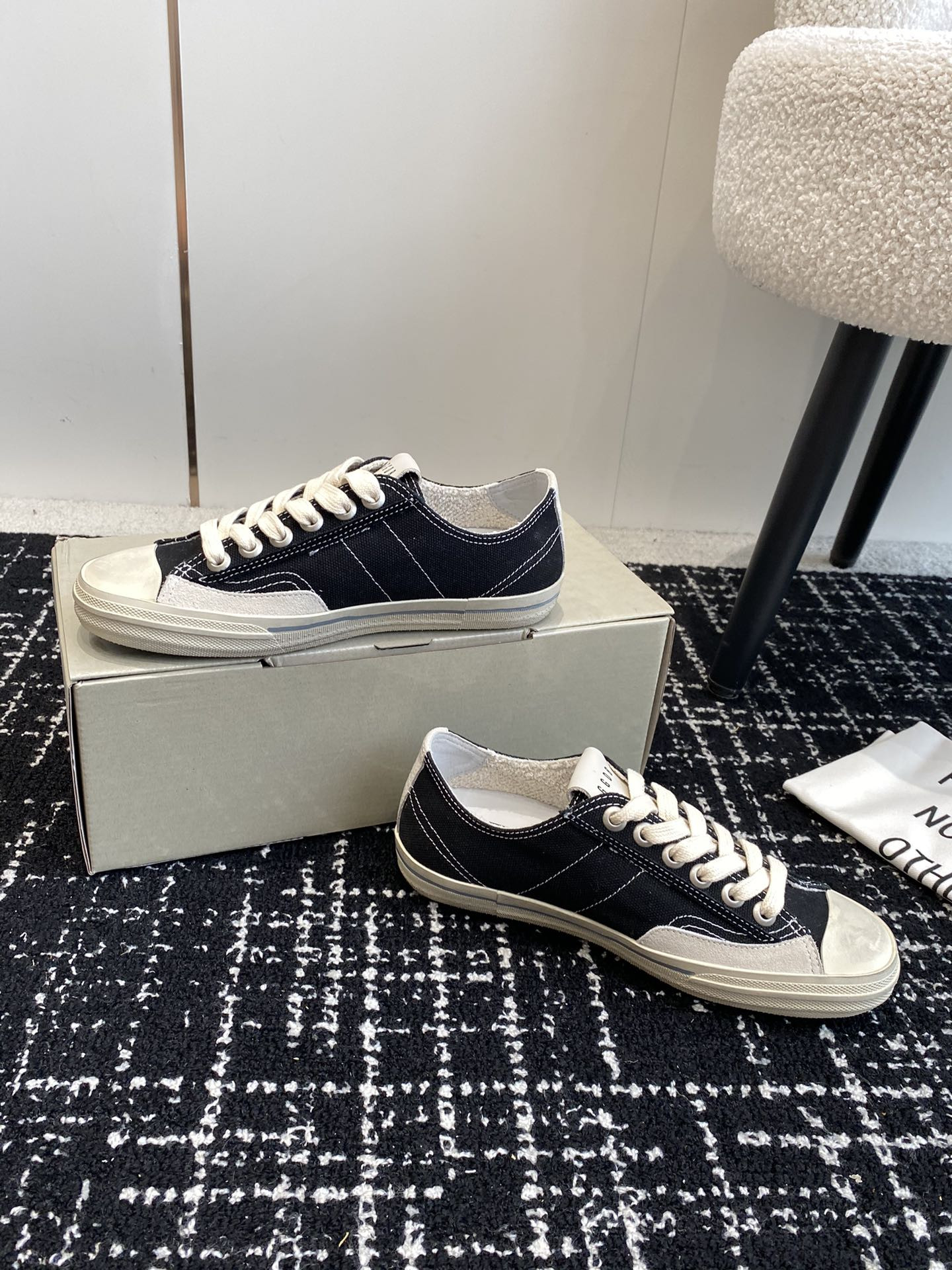 UA Golden Goose V-STAR Sneaker