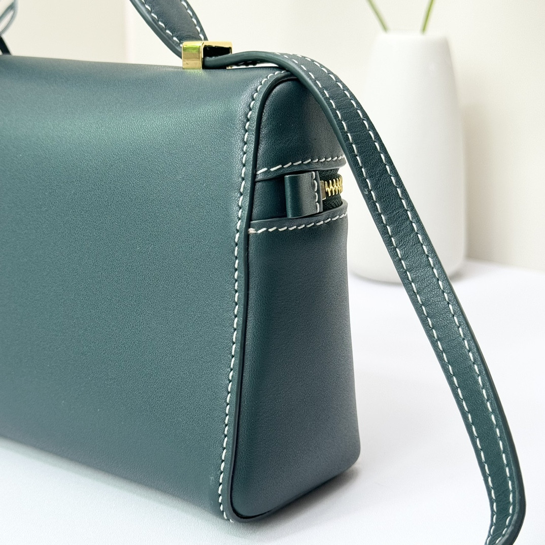 L**o p*ana extra pocket l19 smooth calfskin 11 x 19 x 6.5 cm