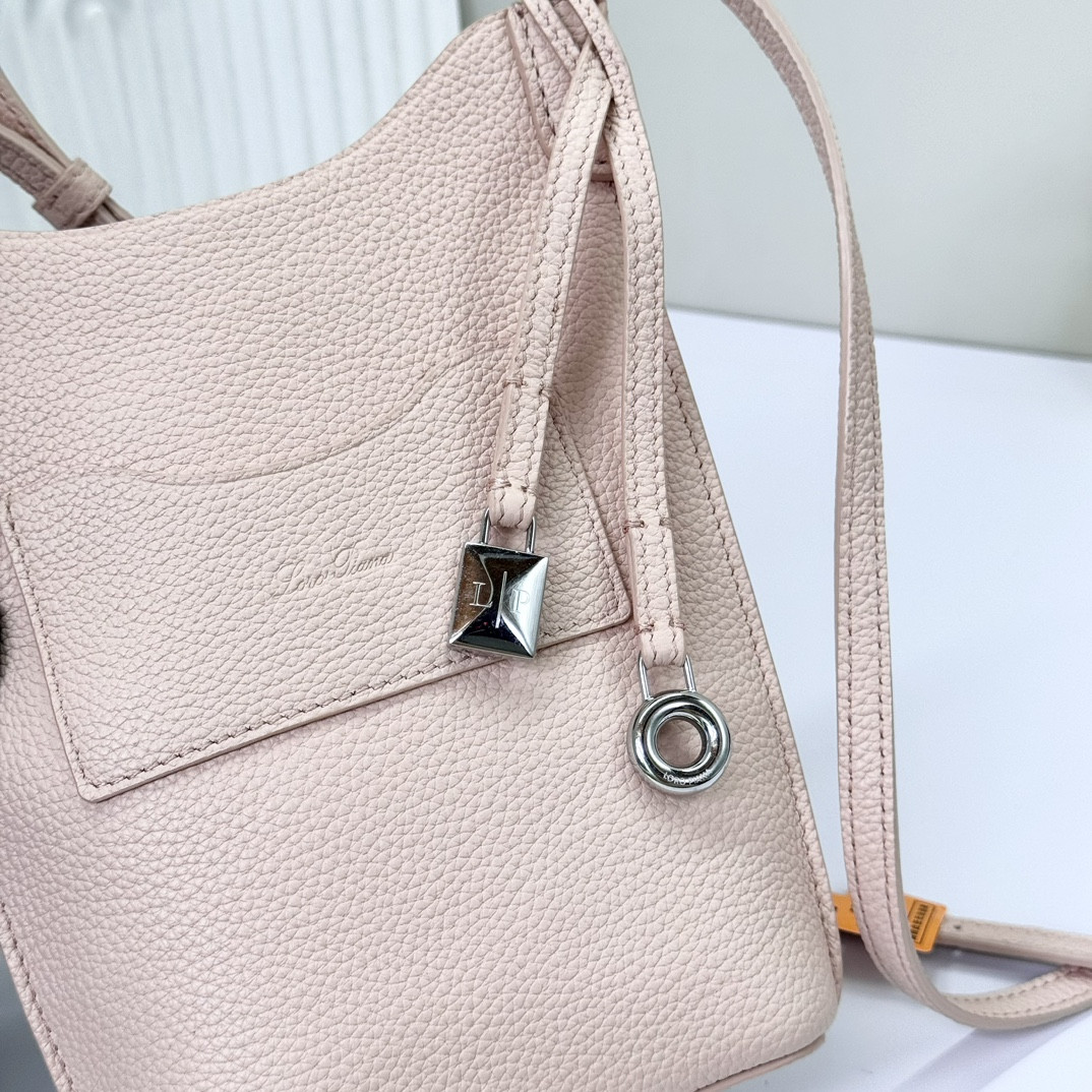 L**o p*ana mini bale bag calfskin 20x15x4cm