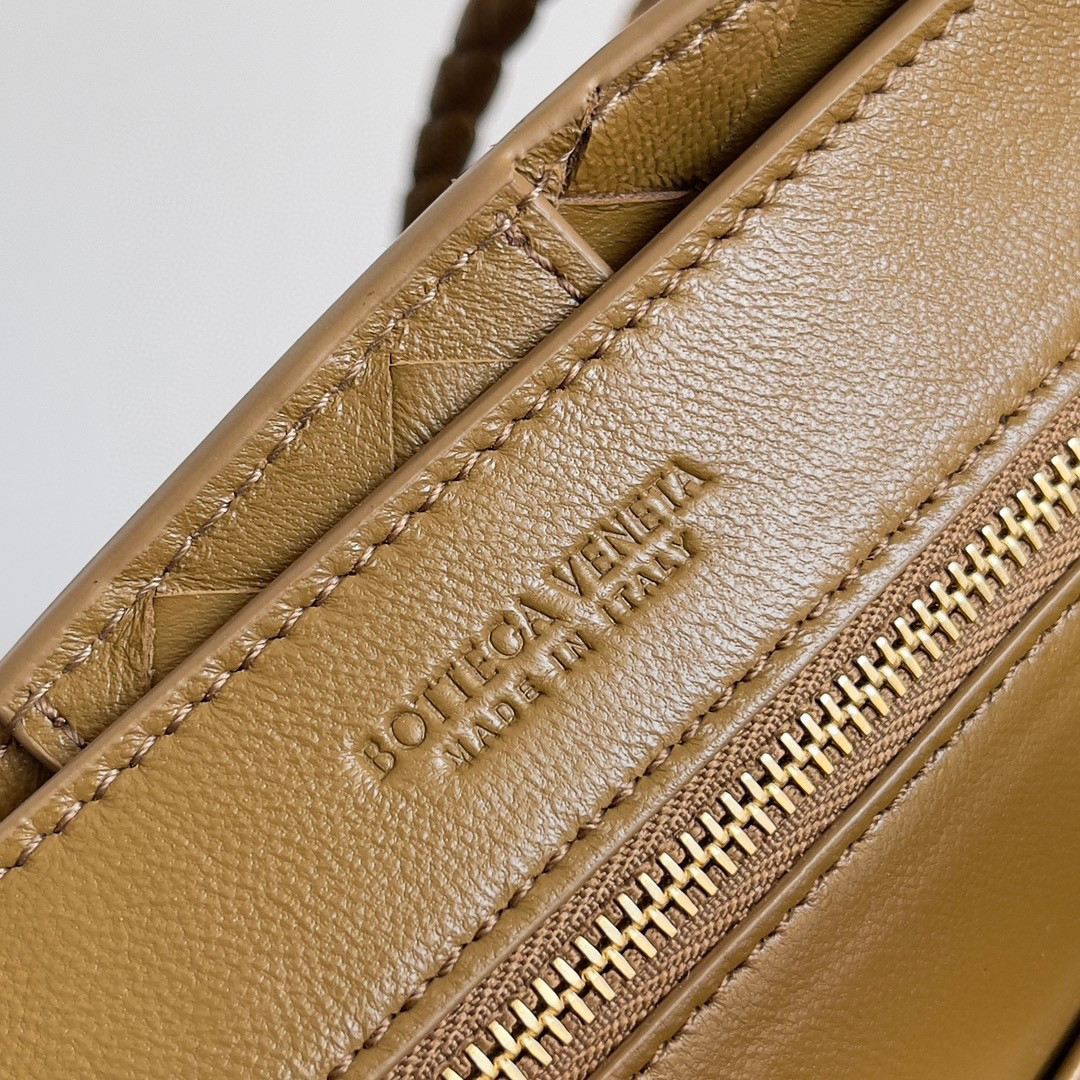 bo*te*ga Ve*ne*ta small andiamo 25x22x10.5cm