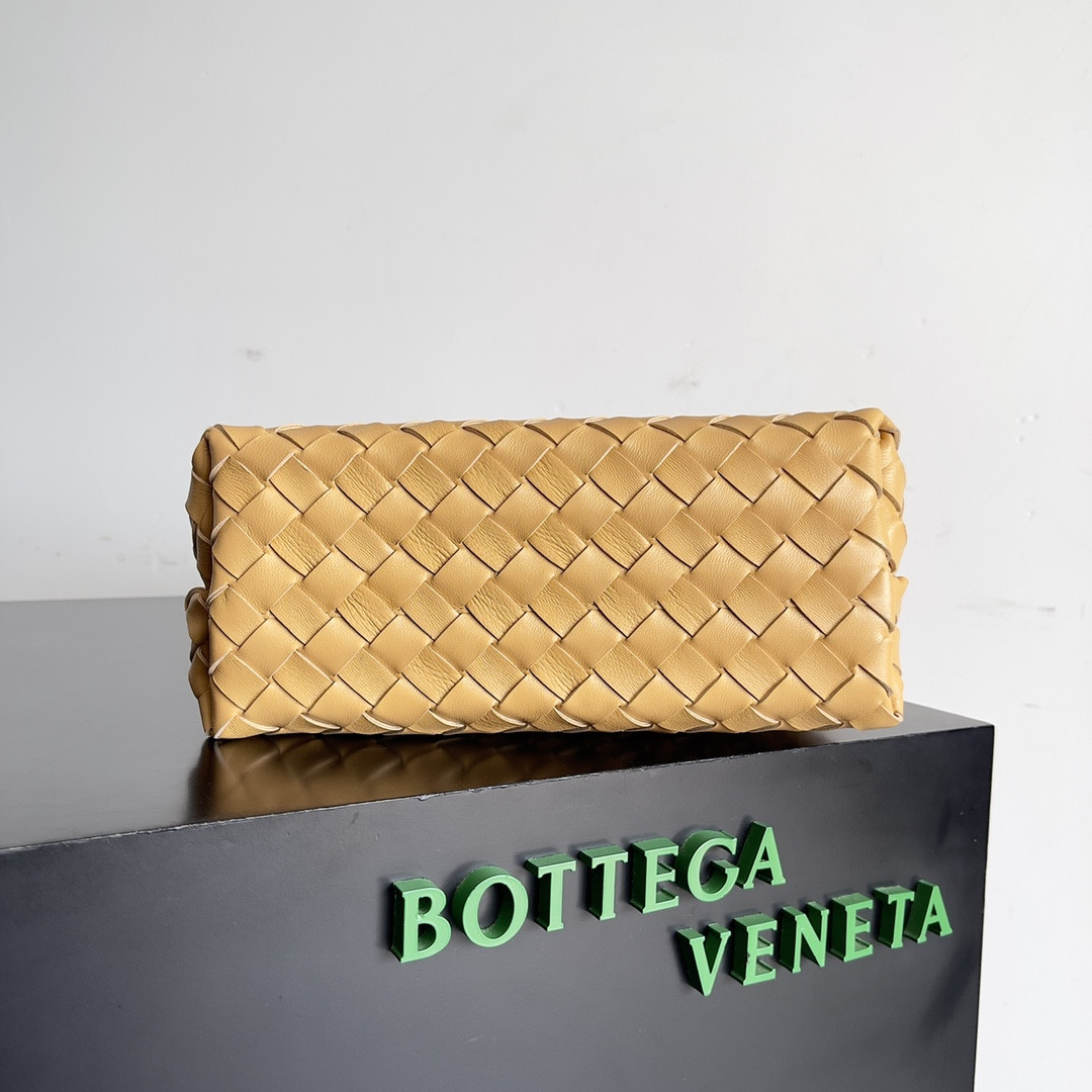 bo*te*ga Ve*ne*ta small andiamo 25x22x10.5cm