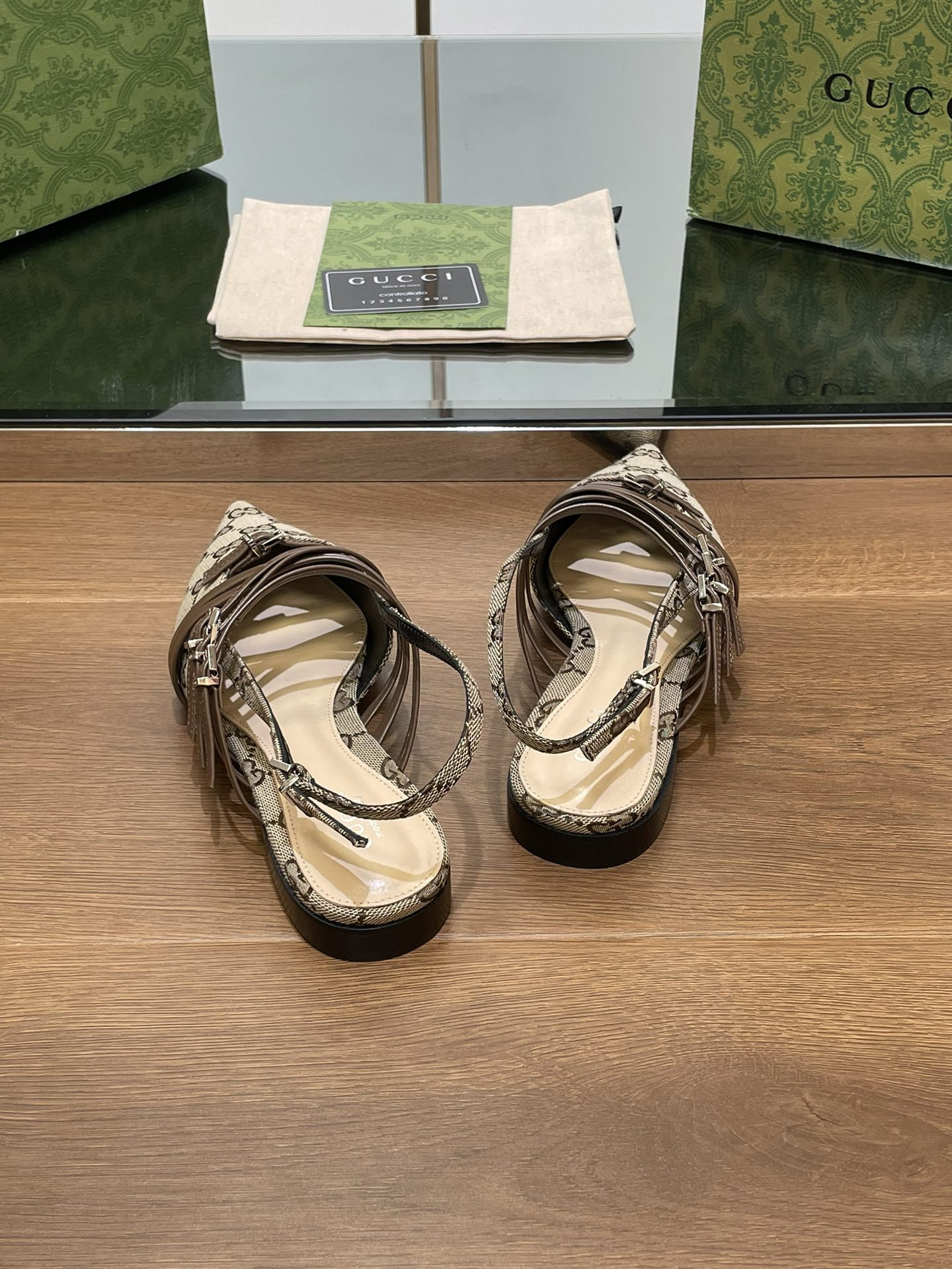 ua G*u*i strappy ballet flat