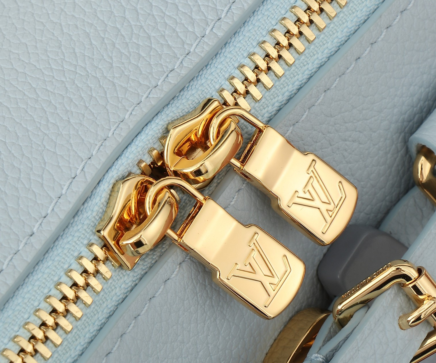 LV Speedy 18  M24604 18x12.5x11CM