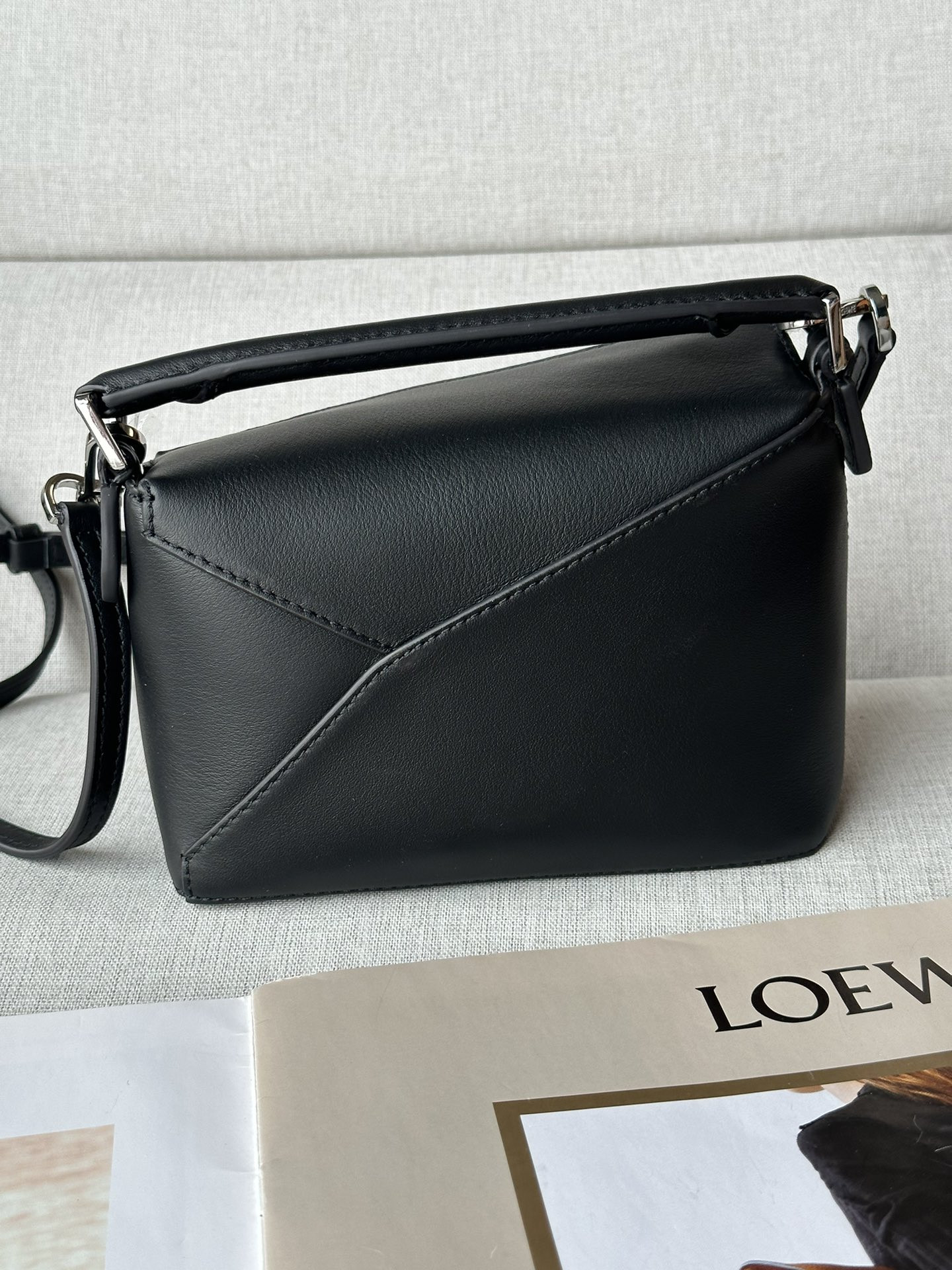 L0ew* small puzzle bag in classic calfskin 24x10.5x16.5cm