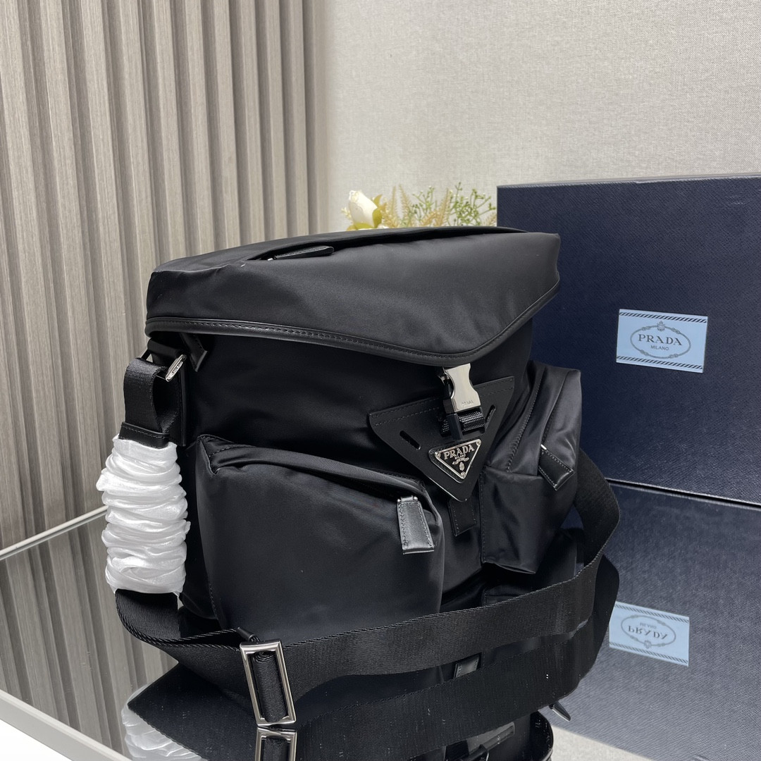 Pra*a re-nylon x leather shoulder bag 23x29x15cm