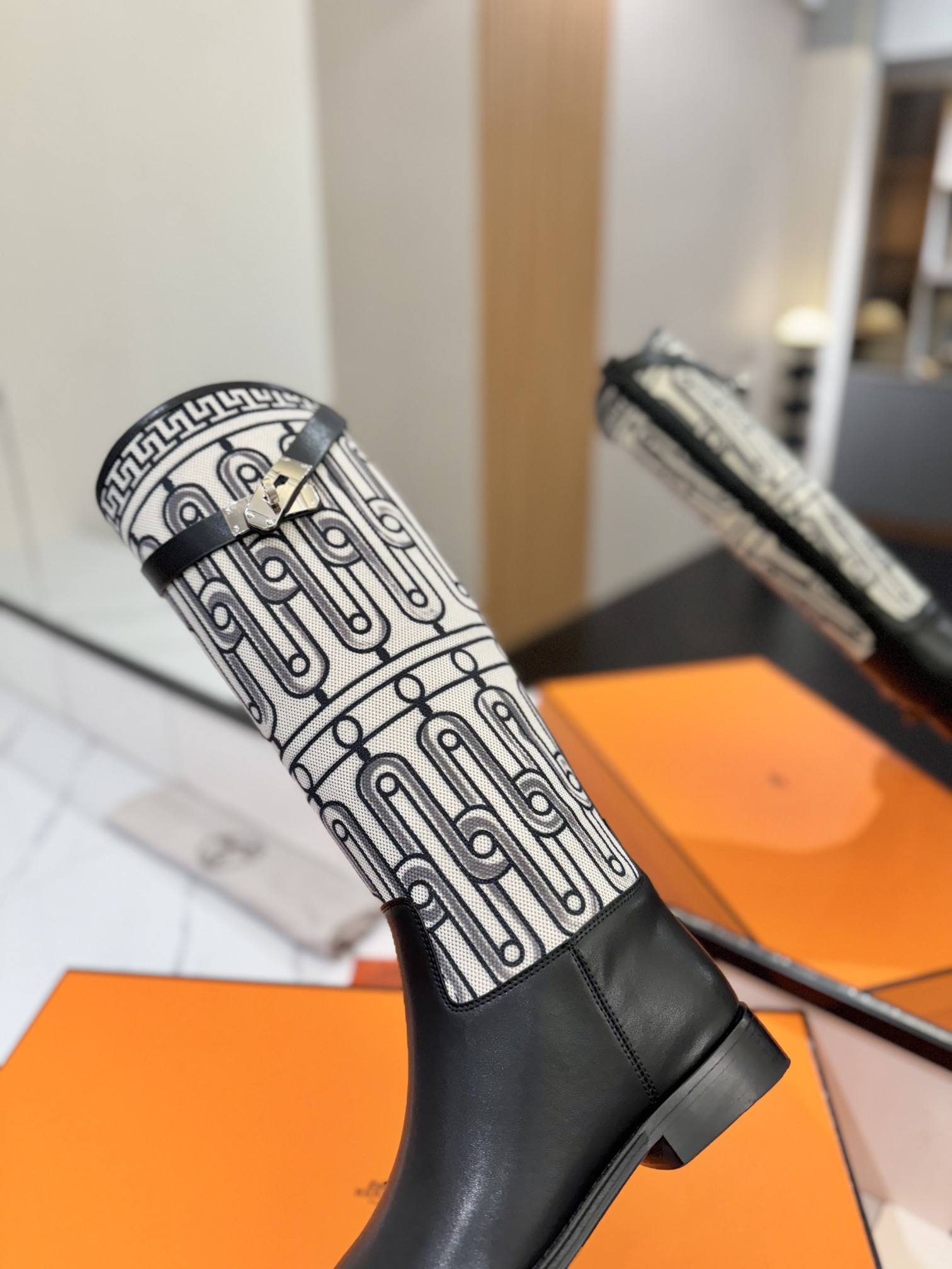 ua H**me5 jumping boots