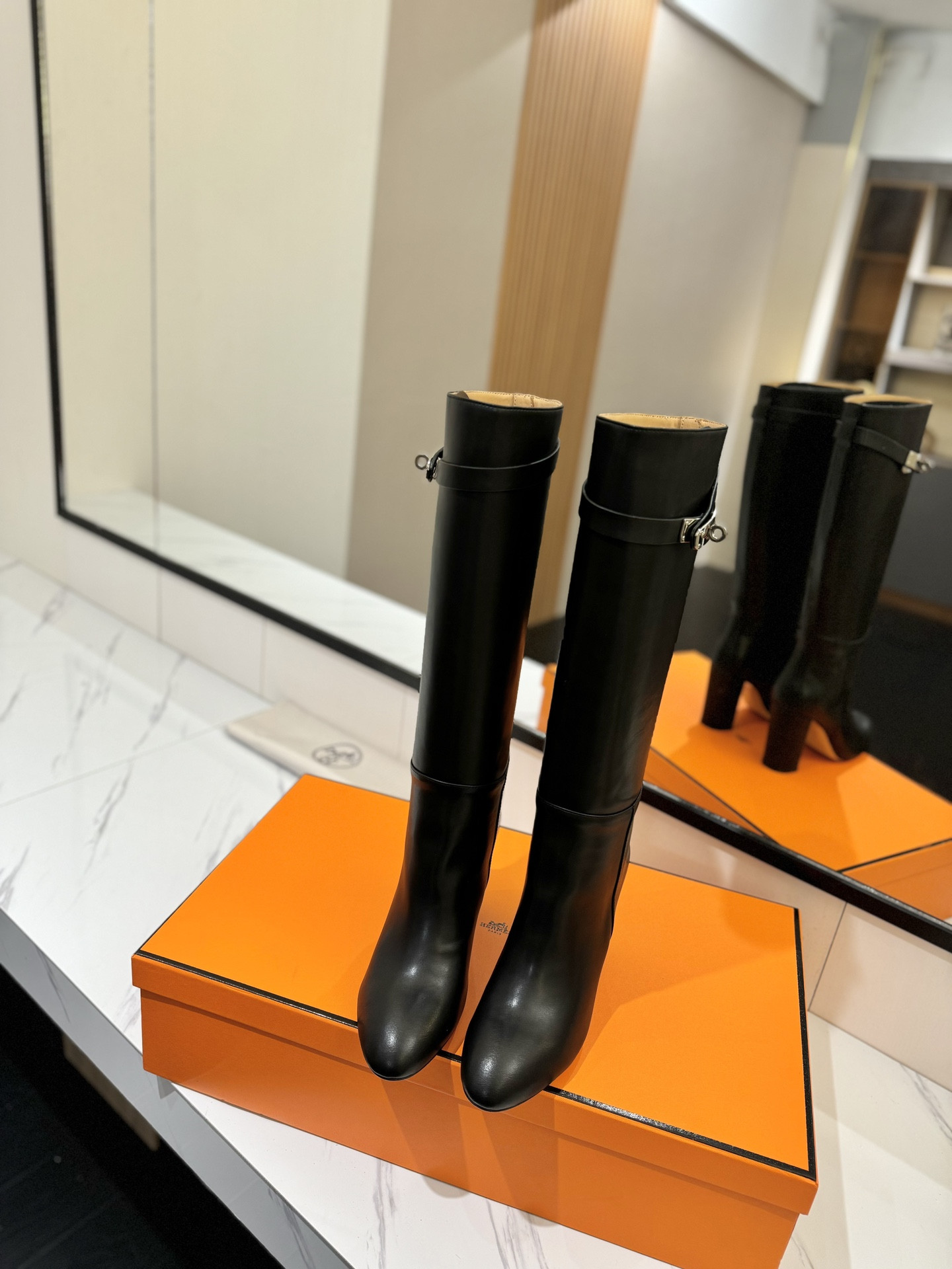 ua H**me5 jumping boots (heel height 8.5cm)