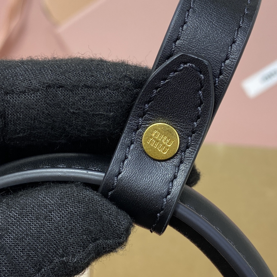 Miu Miu Arcadie leather bag 10.5x22x7.5cm