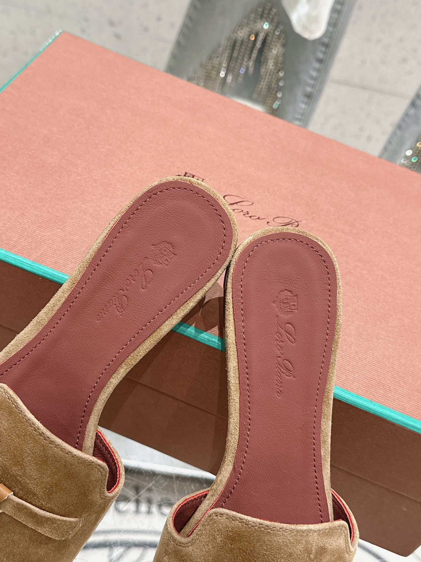 ua L**o p*ana summer charms sandal