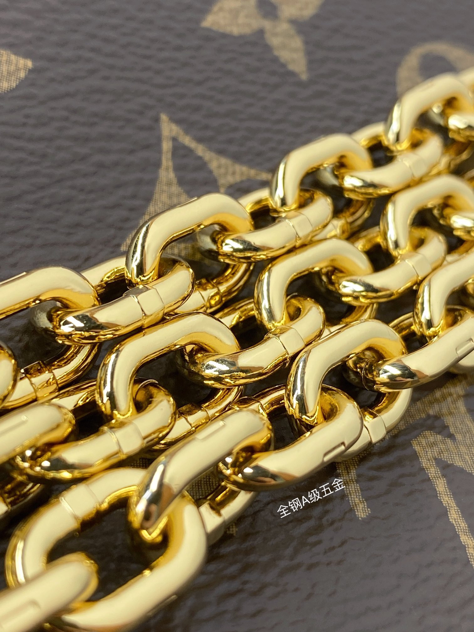 LV Pochette Accessoires M82766 23.5x13.5x4cm